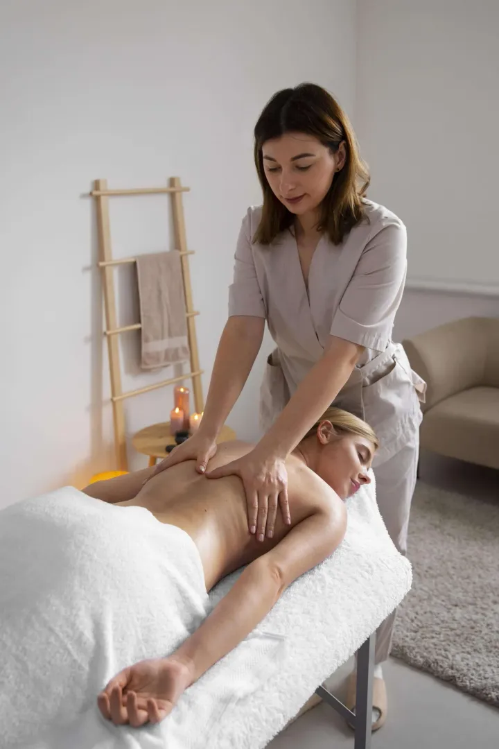 Erleben Sie die Vorzüge einer russischen Tiefengewebsmassage bei Ihnen zu Hause für ultimative Entspannung und Wohlbefinden